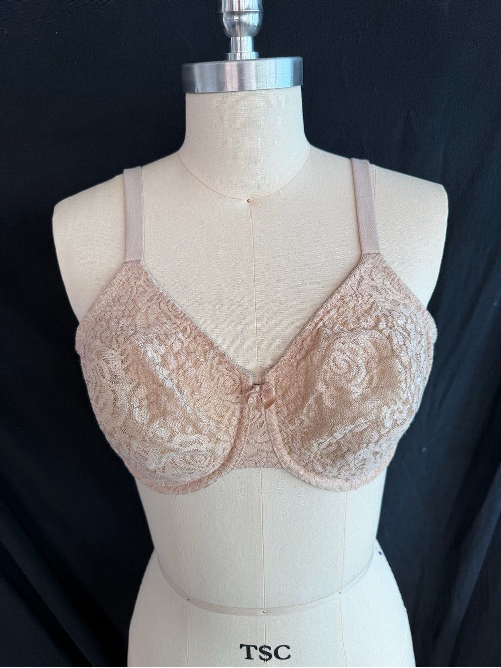 Wacoal 34DDD Lace Underwire Bra in Nude Blush